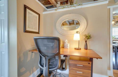 Walk to Beach Historical Fredericksburg Home - Foto 7