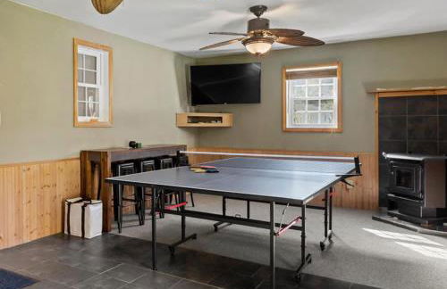 Cozy Home with Game Room and Fire Pit - Foto 32