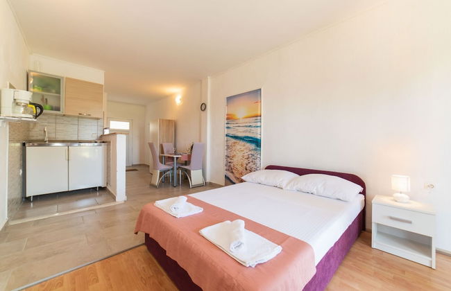 Tranquil and Stylish Apartment Kastel Novi - Photo 4