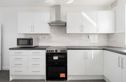 Roomy 3 bedroom house, 2 baths - Photo 22