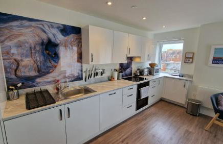 Number 15 Luxurious Two Bedroom Apartment - Photo 8