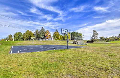 Newcomb Retreat with Mountain Views and Fire Pit! - Foto 38
