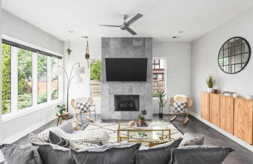 Modern Luxury with Rooftop Deck, 3 mi to Downtown - Foto 7