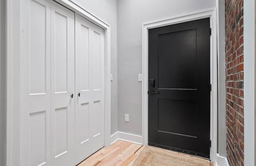 The Modern Boho Brick Loft - Foto 38