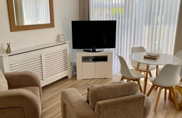 Family friendly 3 bedroom bungalow - Photo 2