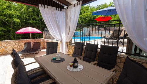 Apartment With A Private Swimming Pool, Garden & BBQ - Photo 4