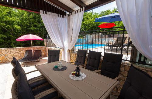 Apartment With A Private Swimming Pool, Garden & BBQ - Foto 4