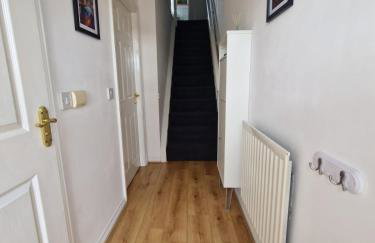 Riverside home. 3 bedroom. Free parking. 10 mins to Newcastle City Centre - Foto 3