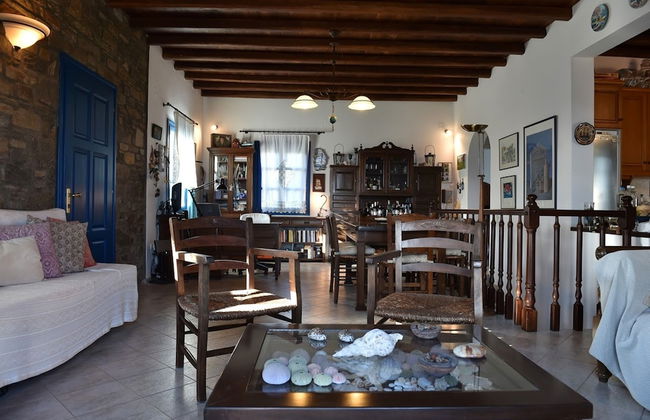 Sophia Villa Paros - Beachfront Villa at Lolantonis - Photo 27