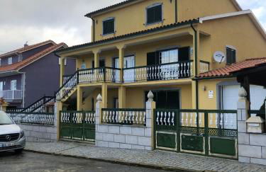 Charming House in Cortiçada with Balcony and Mountain View - Foto 9