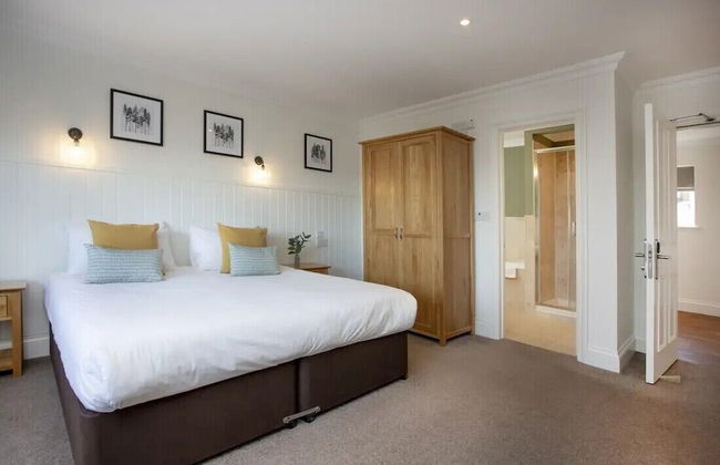 The Mole Resort - Lodges - Photo 11