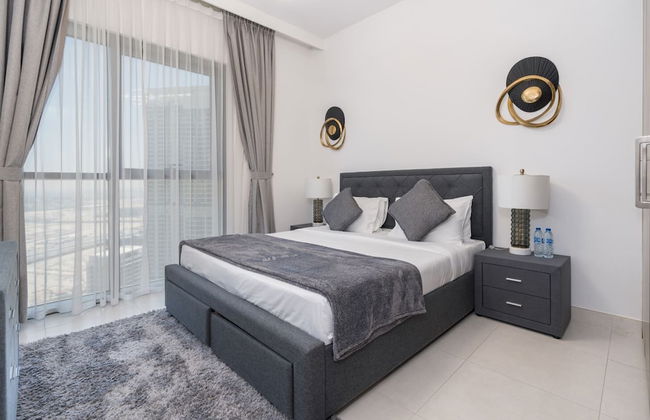 New! Luxurious Living Dubai Creek Balcony & View - Photo 4