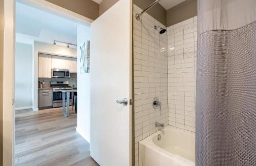 Gorgeous Apt w Harbor Views & Gym - Foto 11