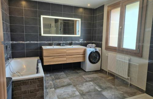 Chalet avec Jacuzzi, billard, jardin clos, proche Paradiski - Foto 27