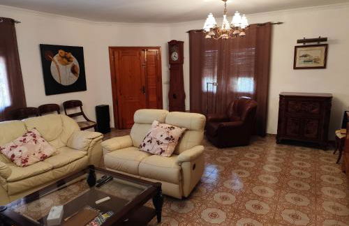 Precioso chalet con gran algarrobo y piscina privada - Foto 25