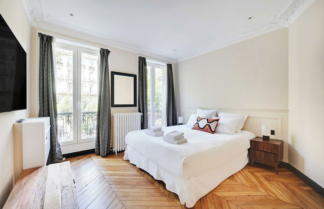 Charming apt - 2br/6p - Ternes/ Arc de Triomphe - Photo 3