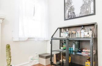 Sunny Boho Chic West Hollywood Flat! - Photo 7