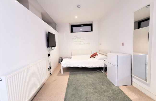 Spacious Double Room with en-suite - 1b - Photo 5