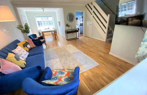 Redhill Town Centre 3 bed House near Gatwick Airport, easy commute to London - Foto 2