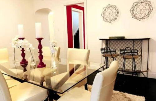 Spacious 5BR - Sleeps 10 - University District home - Photo 30