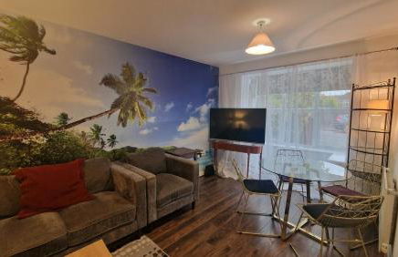 BrumStay - 4 Bedrooms TownHouse sleeps 6 with Driveway Parking and Garden - Foto 5