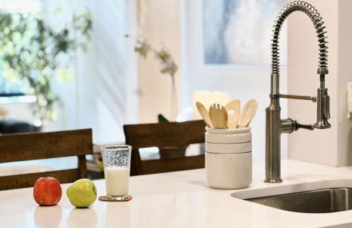 Spacious 3B2B Downtown Apt, Kitchen and Laundry, Walk to PPAC & Convention Center - Foto 27