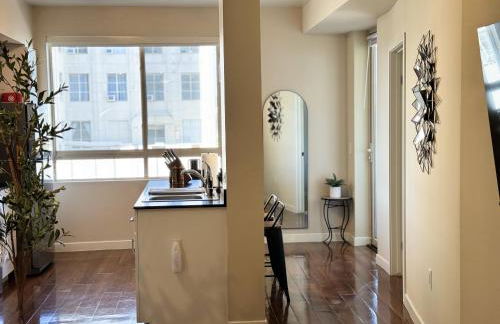 Stylish 1 Bedroom Apartment in LA with Free Parking - 10 Minutes away from Ceders Sinai - Foto 26