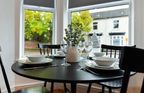 Stylish Flat with En-Suites Near Nature & Amenities - Foto 8