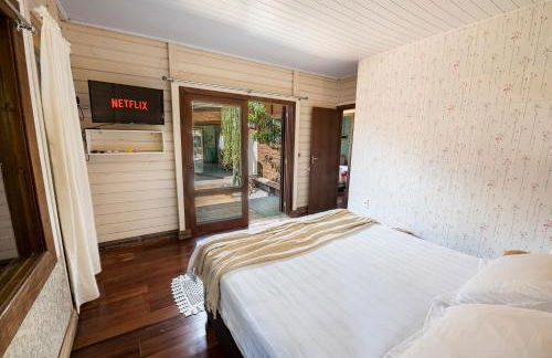 Casa Rústica com Piscina Privativa, Banheira de Hidromassagem, Ar-Condicionado, Pet friendly - Refúgio na Natureza a 5 Minutos do Centro de Imbituba, Perfeita para Famílias e Grupos - Photo 36