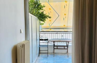 Mamour Apartments, Near Tram & 8' to Beach, Queen Bed Comfort - Foto 18