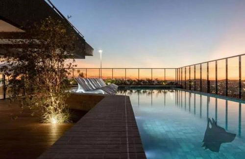 Lindo flat em prédio luxuoso - Excelente localização - Foto 31