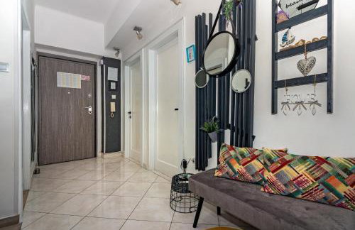 Spacious Apartment Center - Photo 35