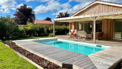 Villa rénovée au calme, piscine chauffée et jardin - Bisca - Foto 2, Garden, sunbed, Garden view