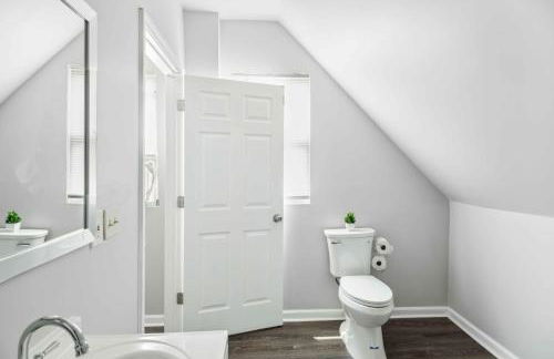 Downtown Detroit 2BR | King, WiFi, Parking - Foto 10