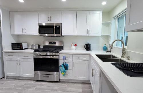Modern 2BR Guest Suite w En-Suite Bathrooms 10 min to Rodeo Drive Near Kaiser and Cedars hospitals - Foto 4