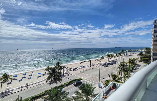 W Residences 2 Bedroom Suite 2 Condo by RedAwning - Photo 35