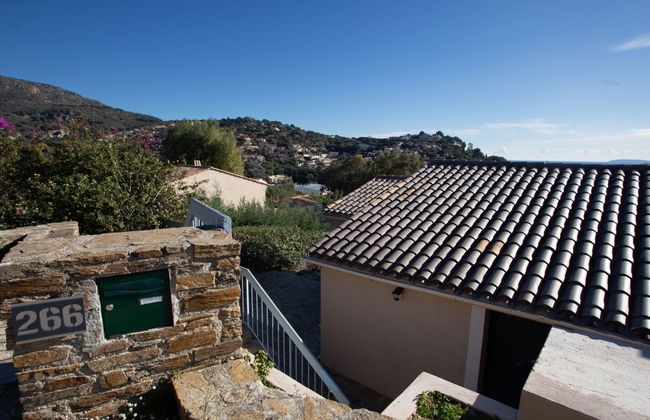 4 bedroom House in Bormes-les-Mimosas with garden and terrace - Photo 23