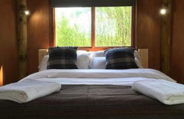 Kingfisher Riverside Glamping with private hot tub - Foto 8