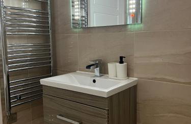 New & Modern 2-Bed Flat in City Centre - Foto 12