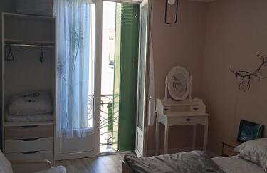 T2 Cosy, agréable fonctionnel et douillet, 1 lit 140 et un BZ , Wifi gratuit, boîte à clés, proche commerces et gare routière, - Foto 10