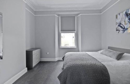Brand New Huge 2 Bedroom Ground Floor Flat - Foto 17