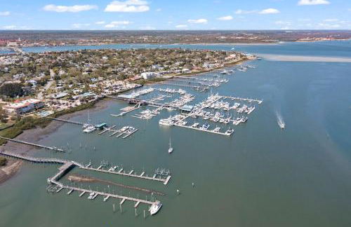 5 Minutes to Beach and Downtown Fire pit Grill - Foto 60