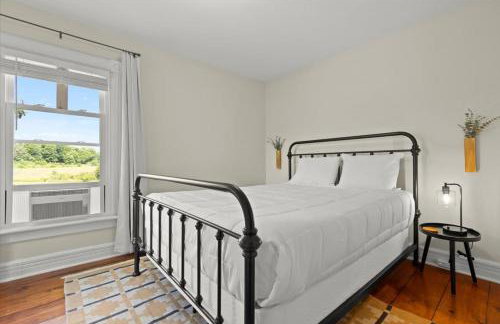 Hudson Restored Farmhouse with Fire Pit - Foto 23