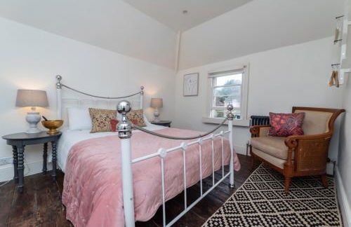 Heron Stays Bath- Boutique Period Group Properties, Parking for 4 Cars, Just 3 Miles to Bath Central, Sleeps 14 - Photo 24