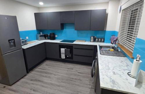 2 Bed House Sleeps 5 -Private Garden -Dogs Allowed - Foto 12