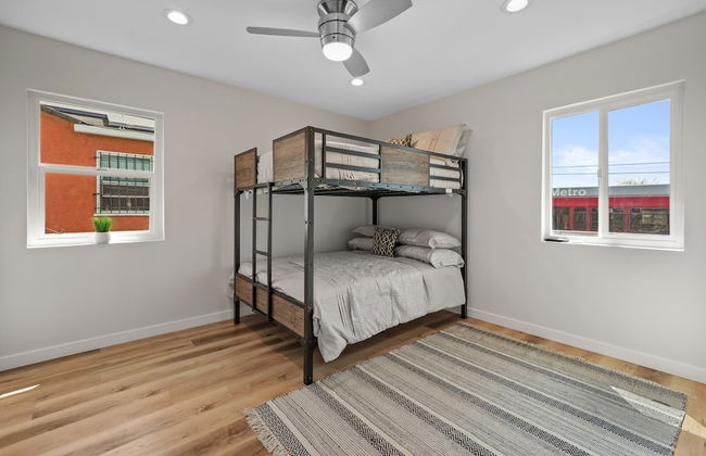 Completely Renovated Oasis on the Hill - Foto 10