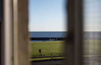 Sea View Luxury Apartment 3 bedrooms Free Parking - By Coast Apartments - Photo 14