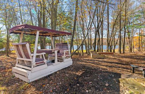 Lakefront with Beach Game Room Fire-pit and More - Foto 31