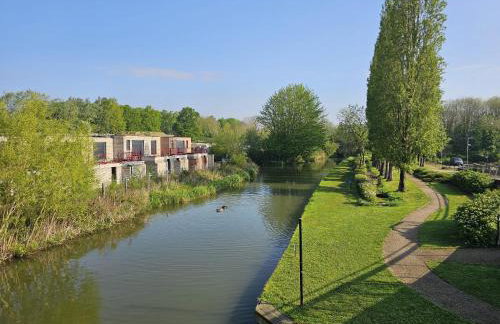 Luxury 1-Bed Apartment with balcony & Free parking - Photo 19