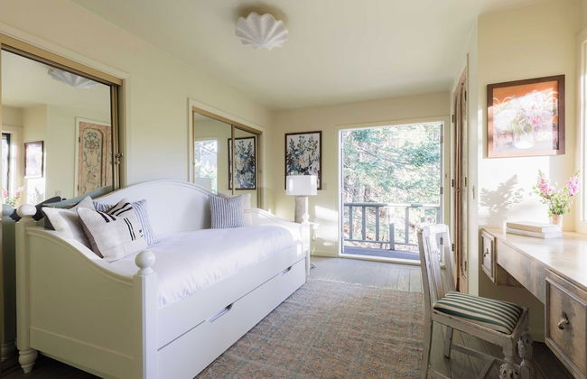 Everett by Avantstay 5mins to Palisades Tahoe! w/ HOT TUB - Photo 22